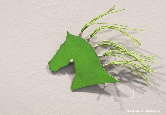Anna Pervolaraki - "Prasino Alogo" (green horse, 2012). Brooch. Silver 925, silver thread, paint. Photo by Eleni Roumpou